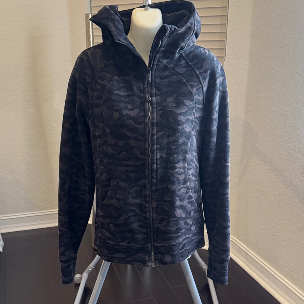 Lululemon Scuba Zip Hoodie Size 6 Black, Grey, Blue Camouflage Sweater